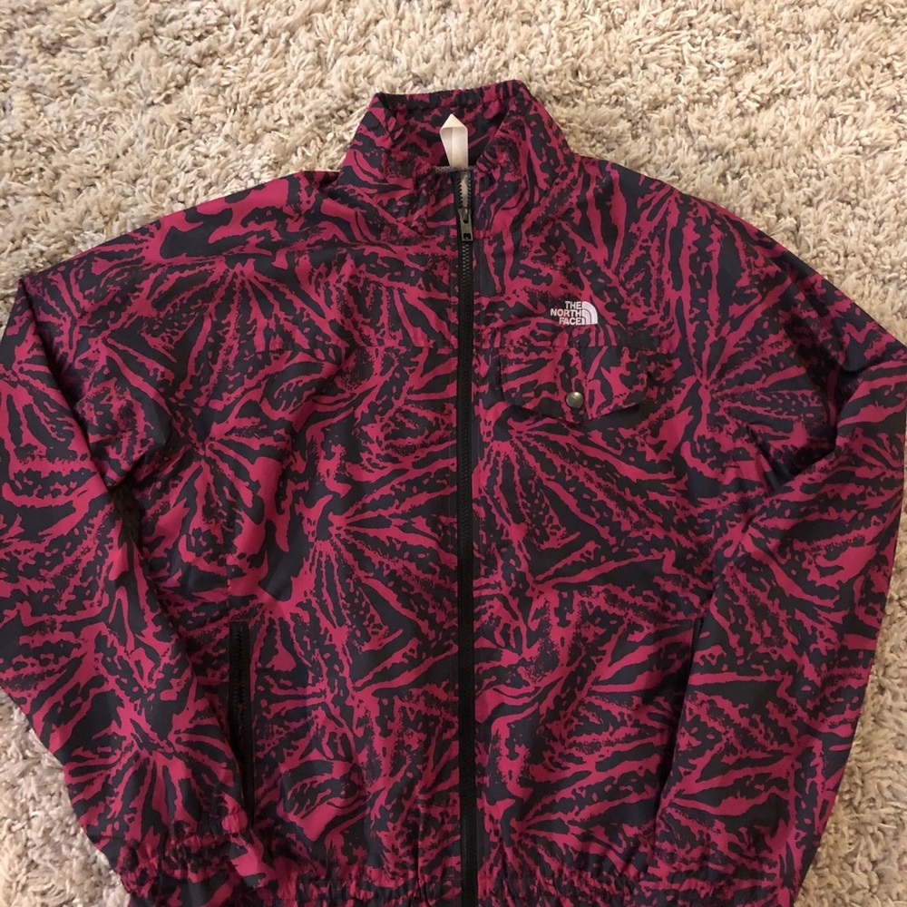 LIKE NEW!! Northface windbreaker jacket 🌧